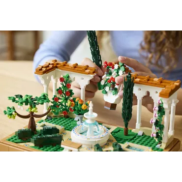 LEGO Icons 10359 Fontanna w ogrodzie