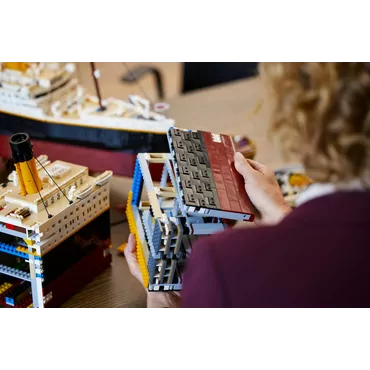LEGO ICONS Titanic