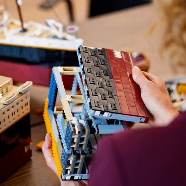 LEGO ICONS Titanic