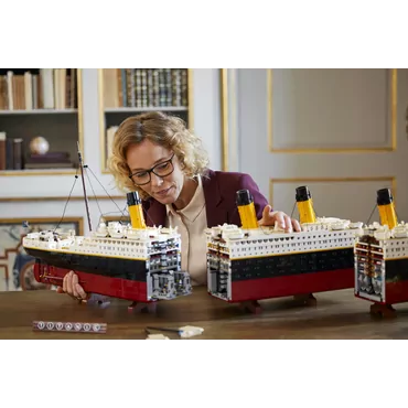LEGO ICONS Titanic