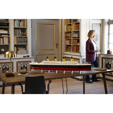 LEGO ICONS Titanic