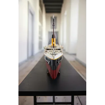 LEGO ICONS Titanic