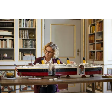 LEGO ICONS Titanic