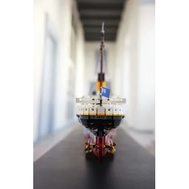 LEGO ICONS Titanic