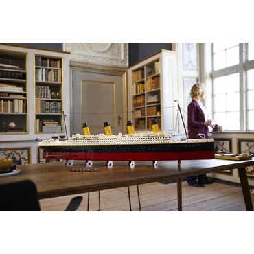 LEGO ICONS Titanic