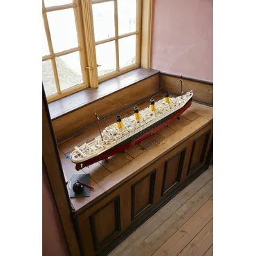 LEGO ICONS Titanic