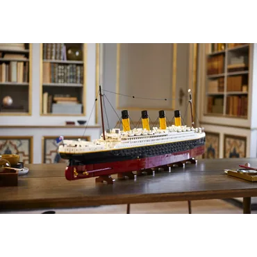 LEGO ICONS Titanic