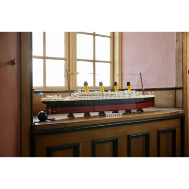 LEGO ICONS Titanic