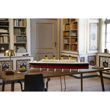 LEGO ICONS Titanic